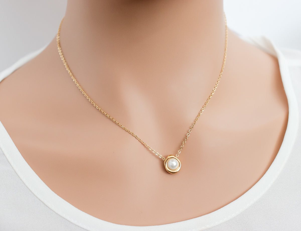 Simple Zircon/ Pearl Pendant Necklace