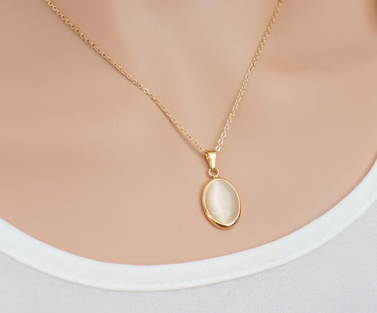 Oval Onyx/Opal Pendant Necklace