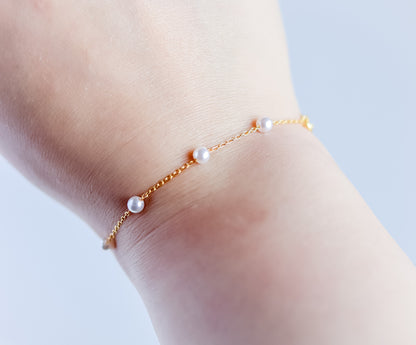 Circle Pearl Bracelet