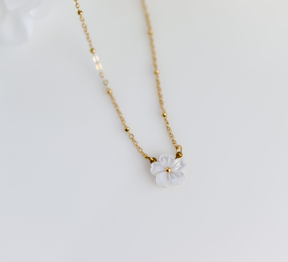 Pearl Flower Daisy Necklace