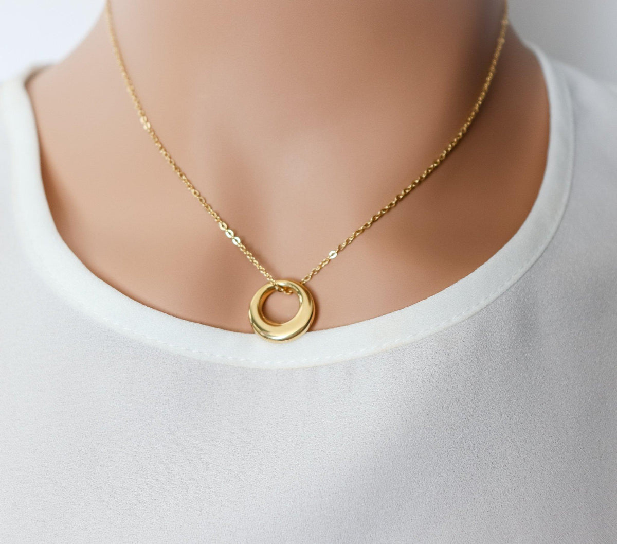 Dainty Circle Necklace