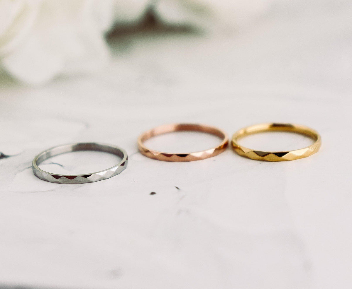 Med Geometric Ring Band