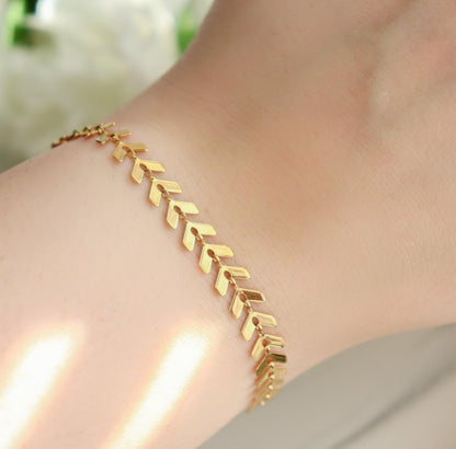 Fluttering Arrow Chain Bracelet