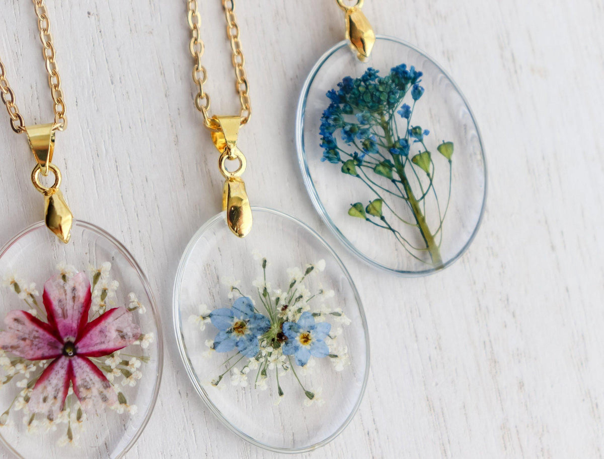 Rimless Oval Resin Pressed Flower Pendant Necklace