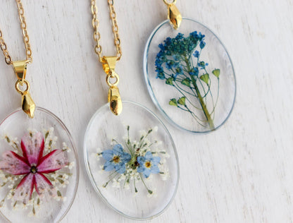 Rimless Oval Resin Pressed Flower Pendant Necklace